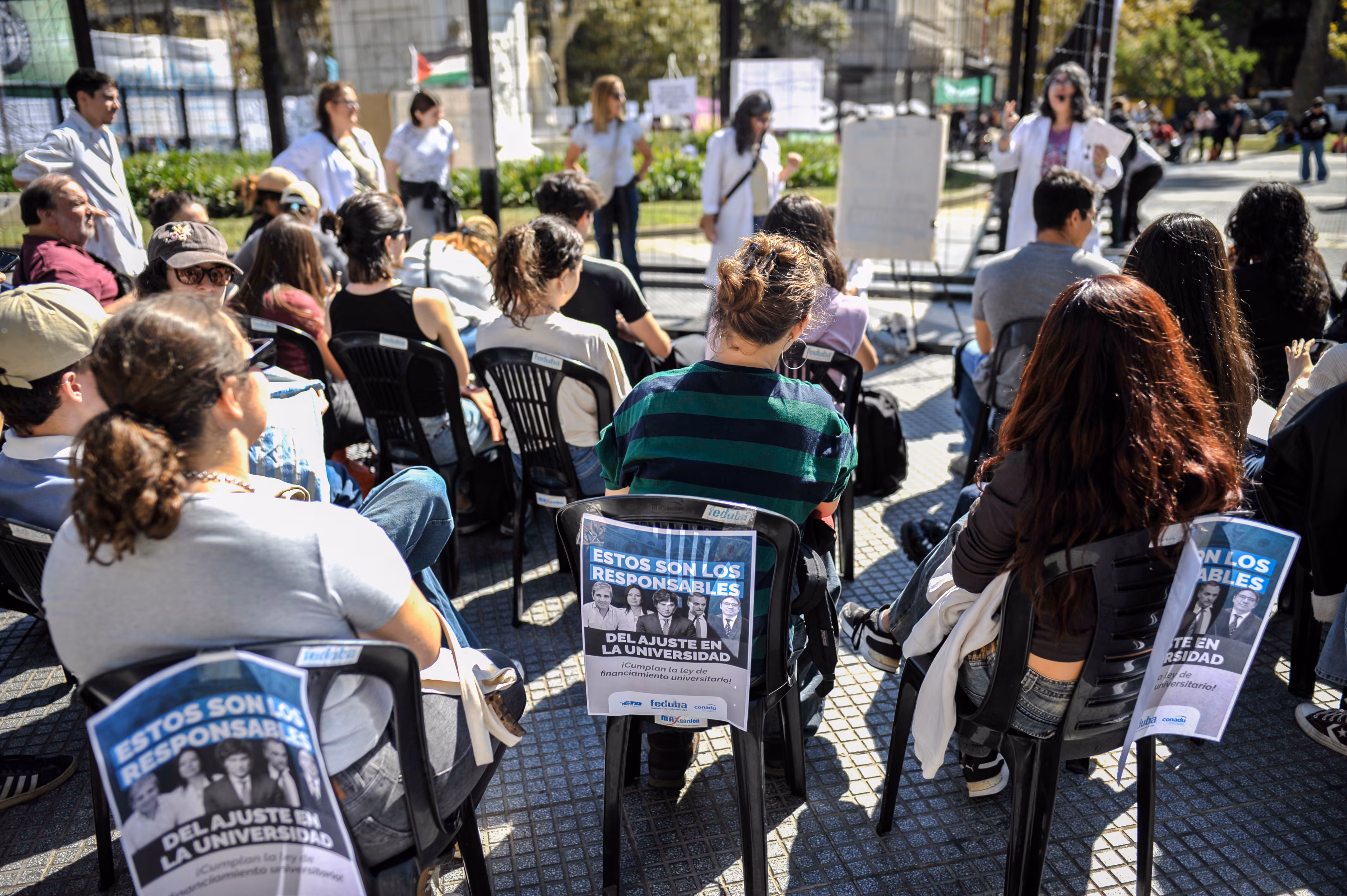 Carpa universitaria por el ajuste