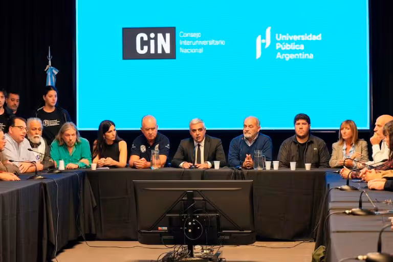 Sueldos, hospitales y becas: los detalles del acuerdo que destraba el conflicto entre el Gobierno y las universidades