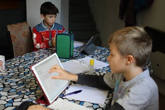 El Gobierno busca legalizar la educación en casa y reabre la polémica por el rol de la escuela
