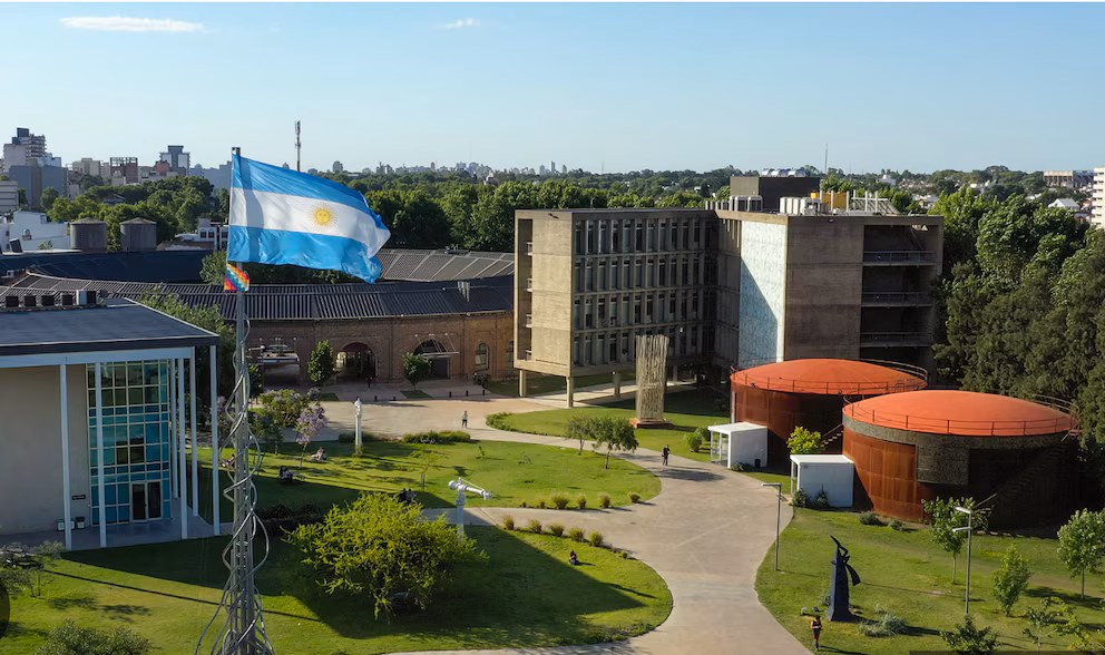 La UNLP y la UNSAM encabezan el desempeño argentino en el ranking Times en pleno conflicto universitario