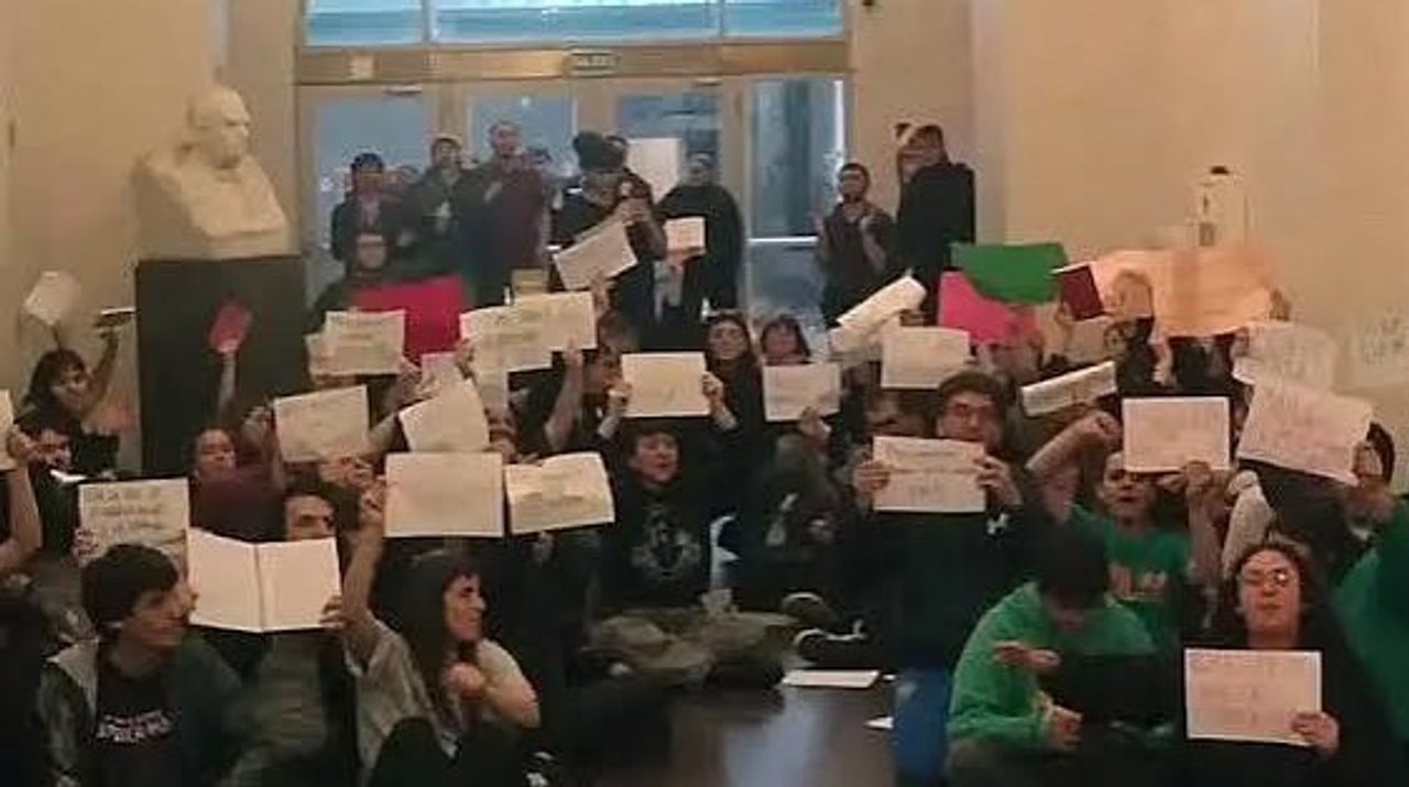 Conflicto universitario en escalada: toma, desalojo en el Pizzurno y convocatoria a la Marcha Federal