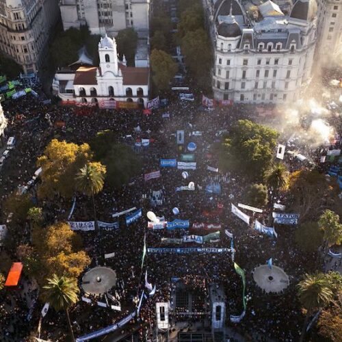 Multitudinaria marcha universitaria: el grito en las calles por el presupuesto y la crisis de los hospitales de la UBA