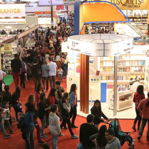 Inauguró la 50° Feria del Libro entre música, reclamos y la reivindicación de la lectura como un derecho elemental