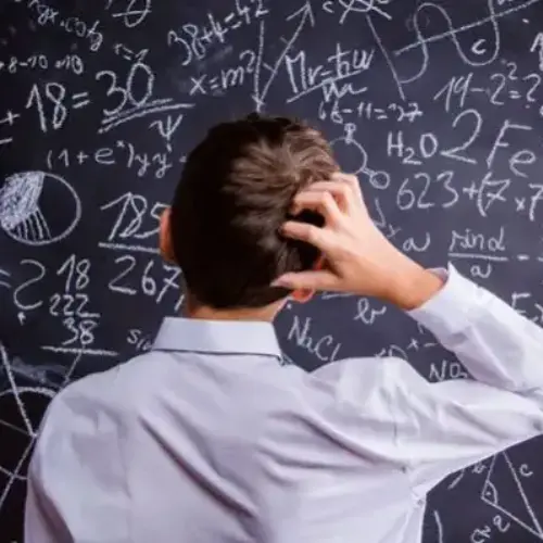 La matemática ocupa menos del 10% de las horas de formación de los futuros maestros en Argentina.