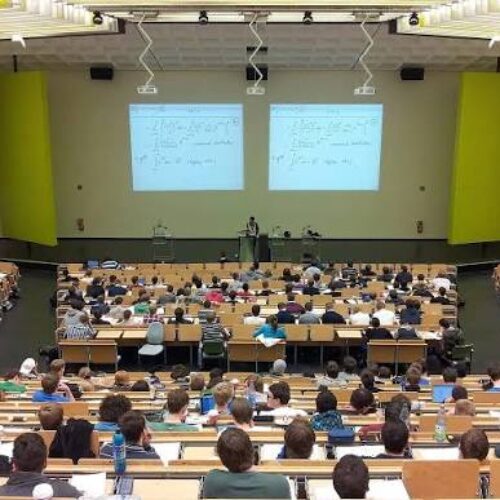 Financiamiento de hasta 7.000 dólares para universitarias en América Latina: claves de la beca MMEG