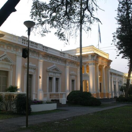 Aranceles universitarios: el Gobierno planea cobrar a estudiantes extranjeros no residentes por decreto