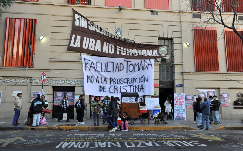 Movilización estudiantil en apoyo de Cristina