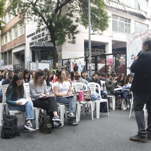 Sigue la rebelión estudiantil